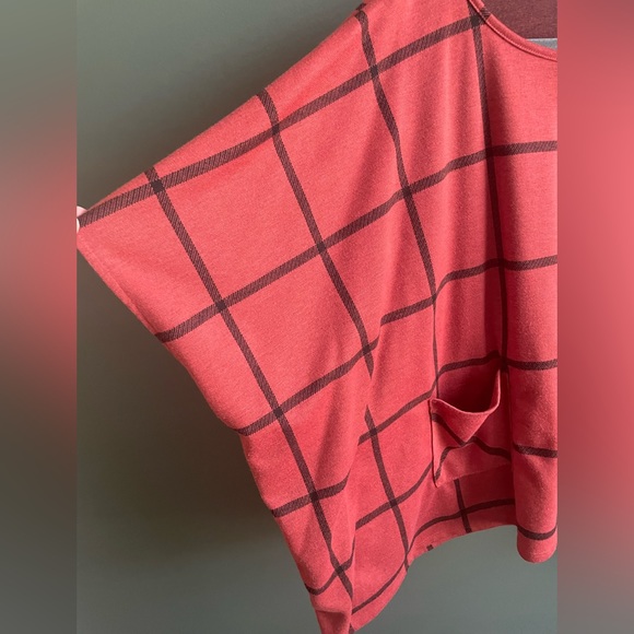 Entro Red Poncho - Picture 4 of 4